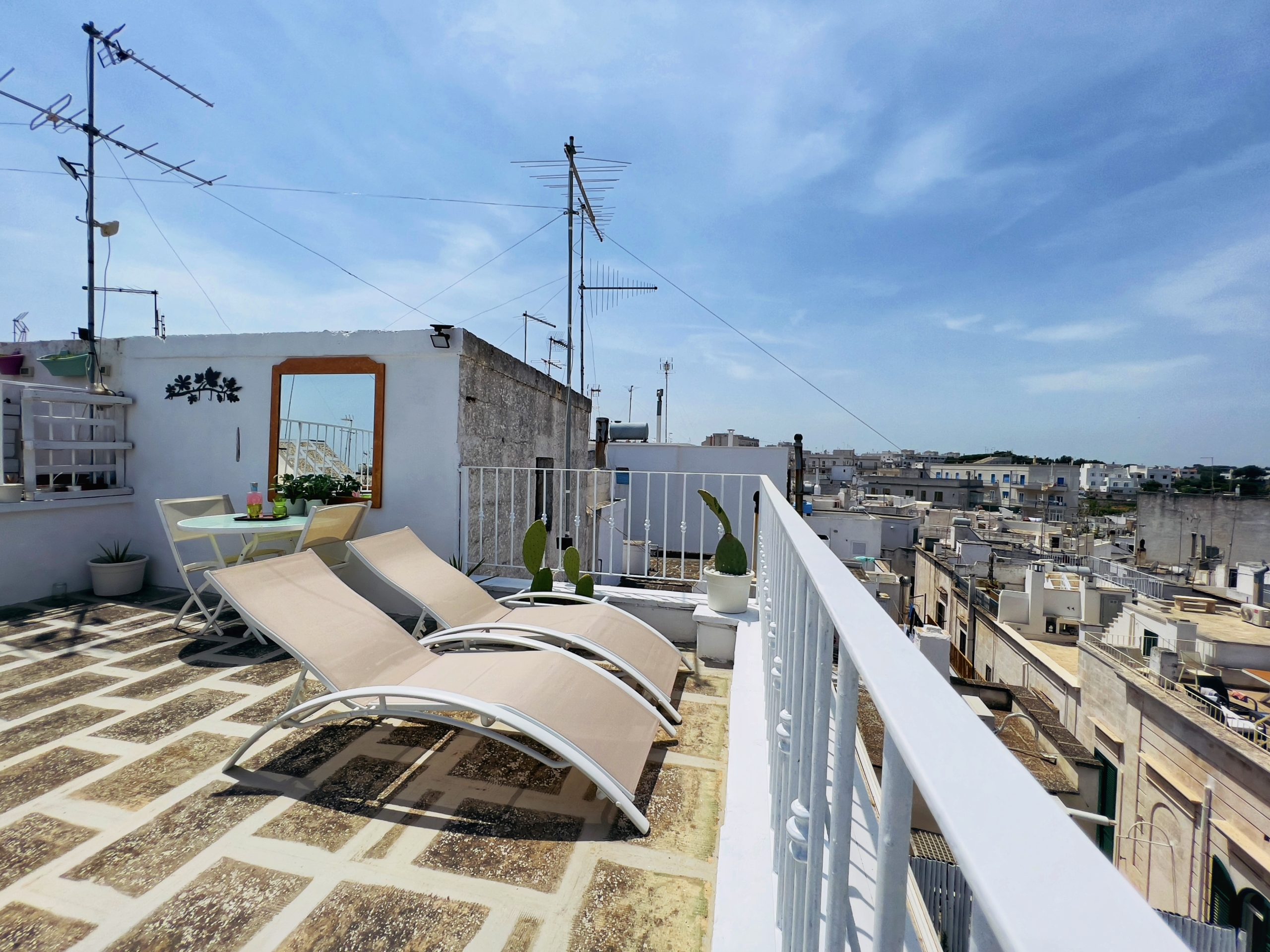 Q|40 apartment Ostuni, upper terrace, contemporary and stylish rental apartment